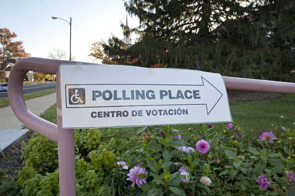 A sign reading "POLLING PLACE" in English and Spanish, with a handicapped symbol
